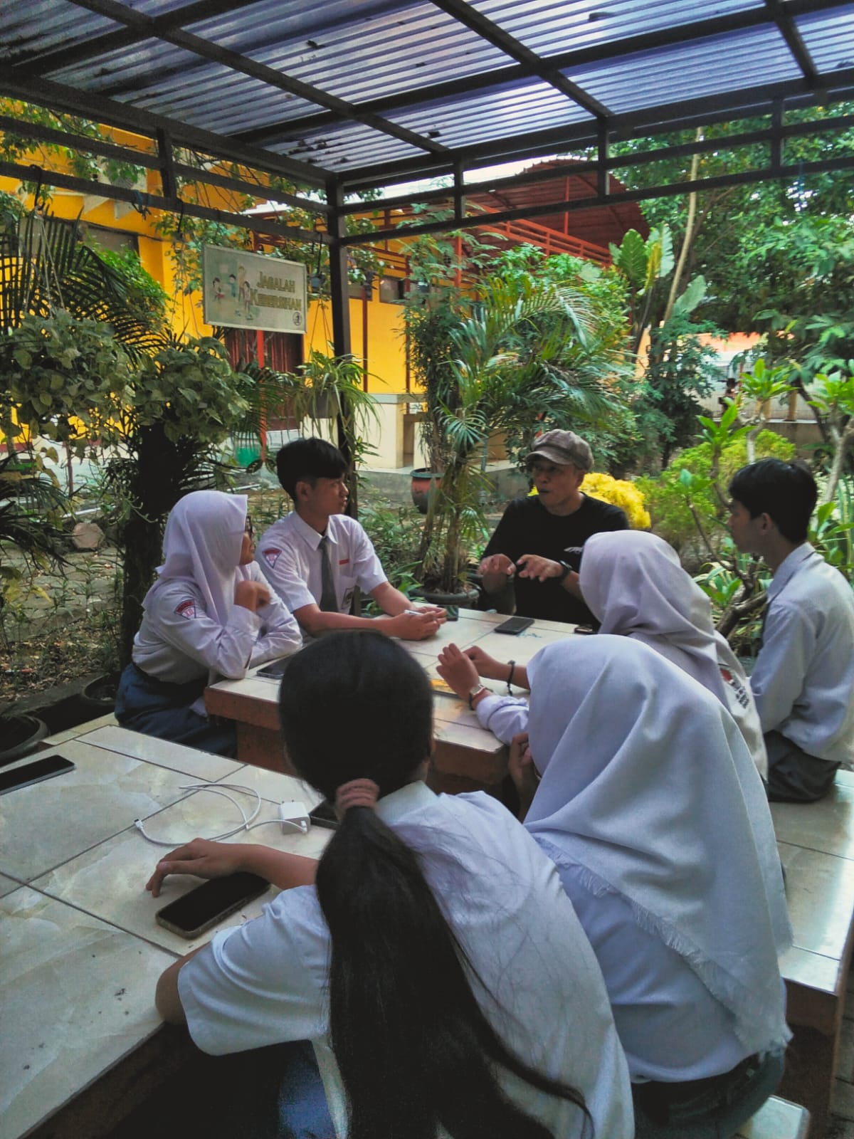 Tim KABAR GEMA 45 Tingkatkan Pengetahuan Jurnalistik Dibarengi Diskusi Santai
