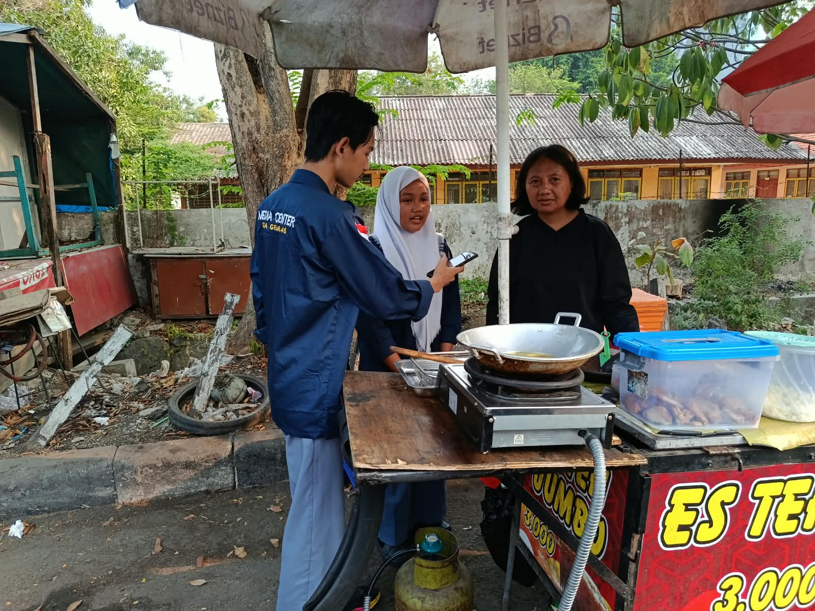 Kuliner Viral Tahu Kocek Dekat SMA GEMA 45 Surabaya