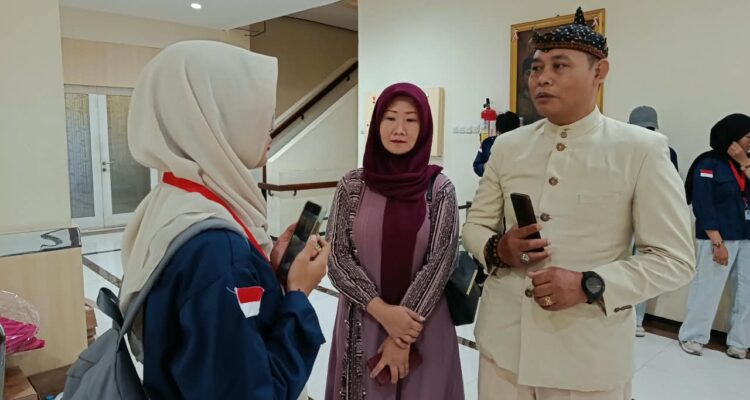 Kebahagiaan Orang Tua Warnai Momen Wisuda Universitas Gema 45