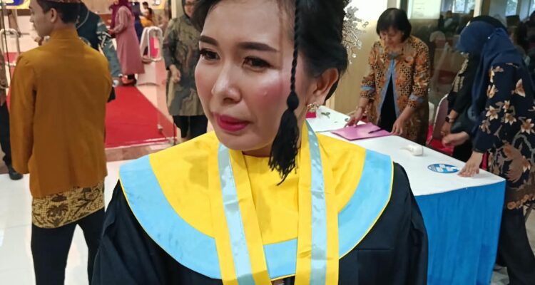 Wisuda Universitas 45 Surabaya, Tri Agustini Berharap Ilmu Perkuliahan Bermanfaat bagi Masyarakat