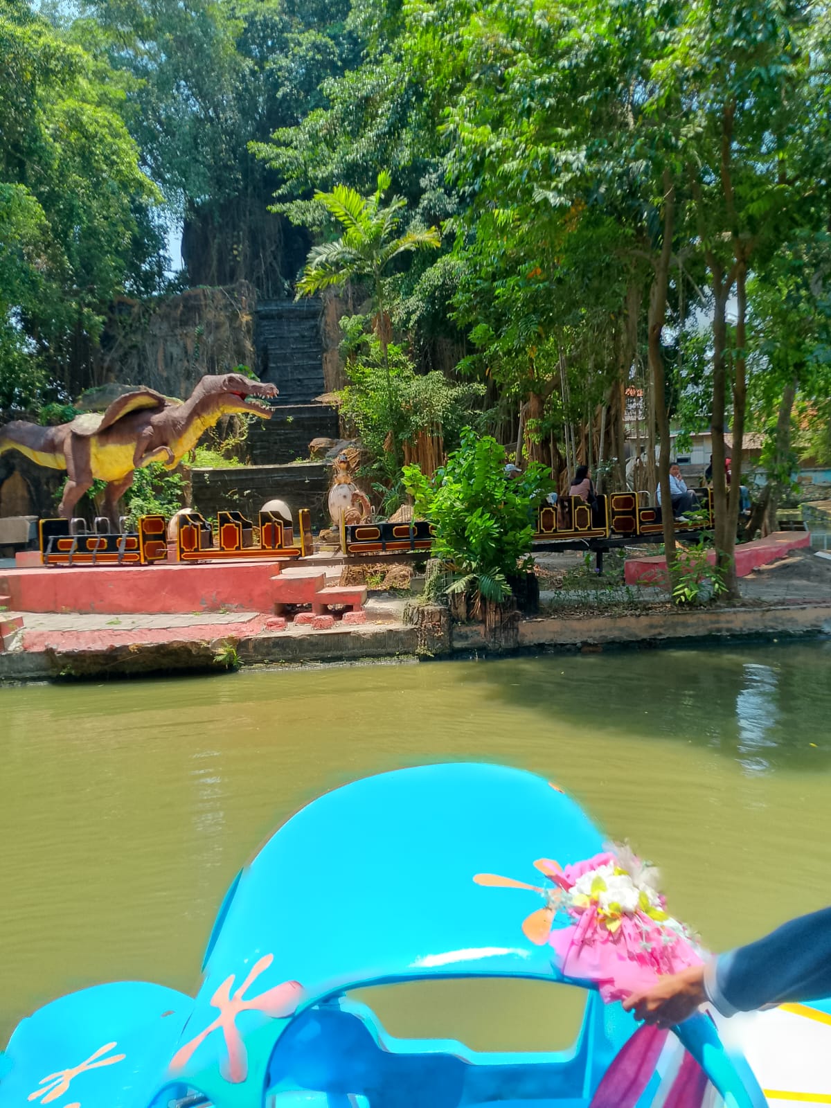 Mengenal sejumlah wahana di kebun binatang Surabaya